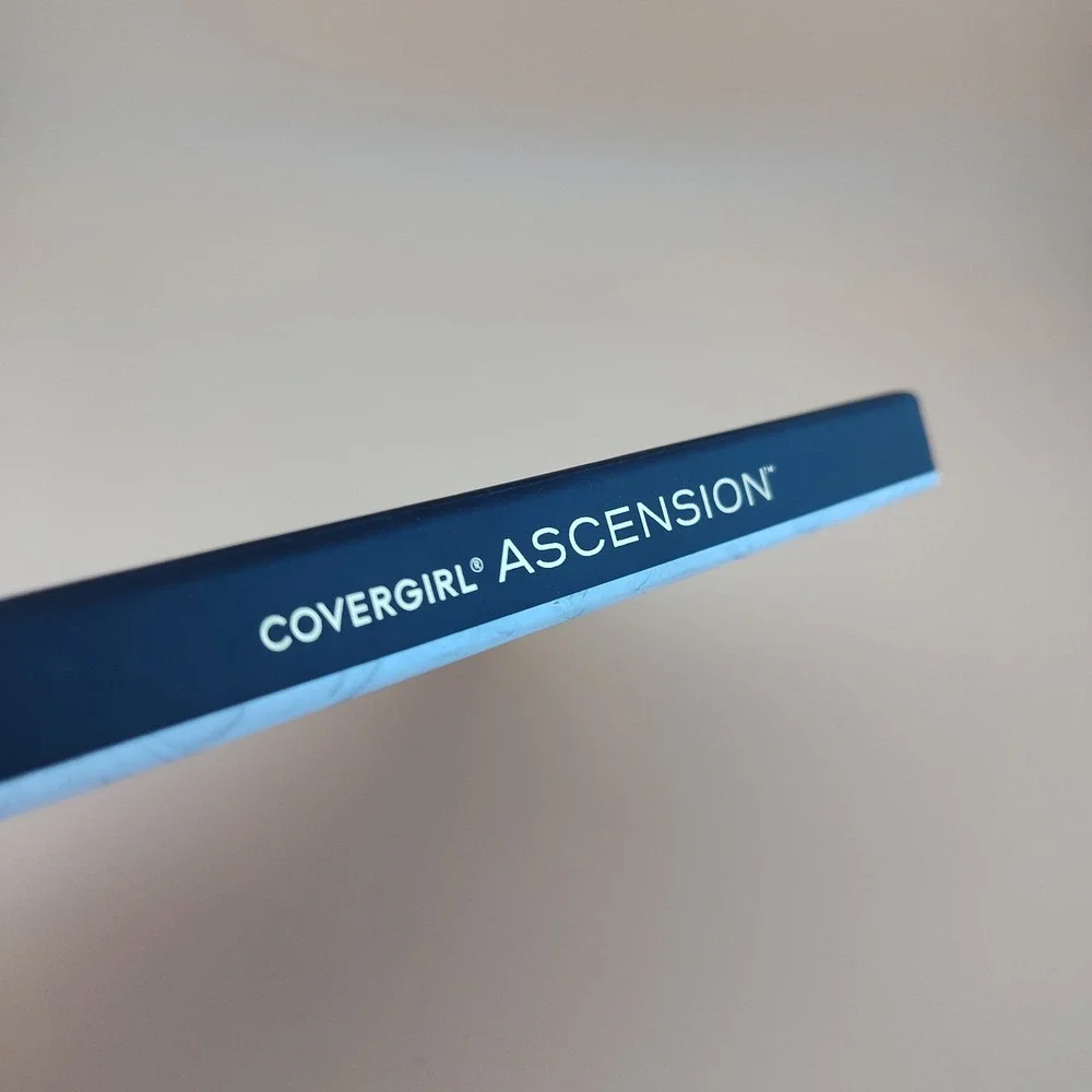 Covergirl Ascension eyeshadow palette cosmetics beauty glamour make-up travel